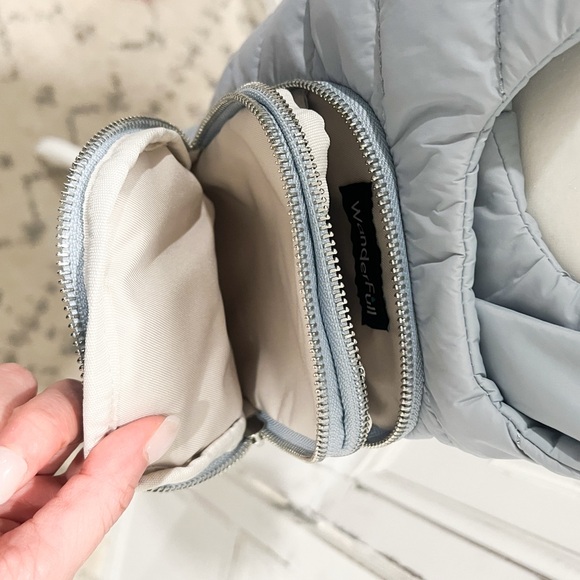 Wander HydroBag in Light Gray - Picture 6 of 9